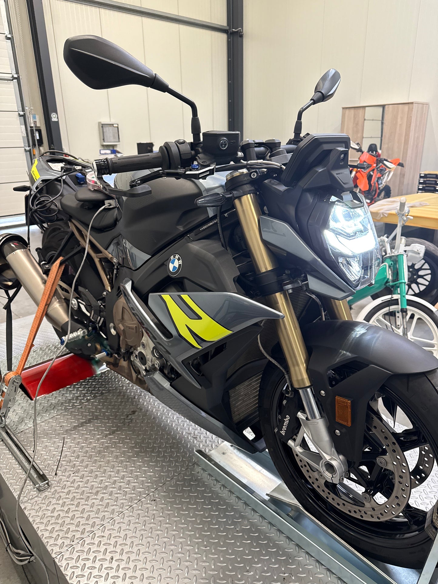 BMW S1000R